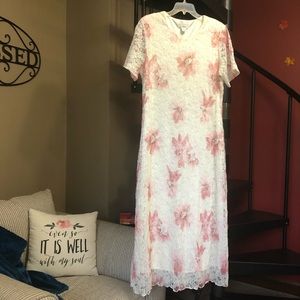 Beautiful lace off-white & pink flower dress